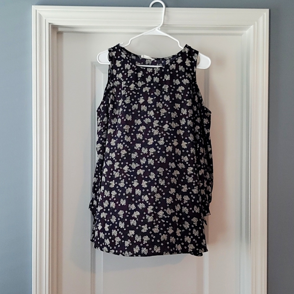 Eesome Floral Top, open shoulder - L